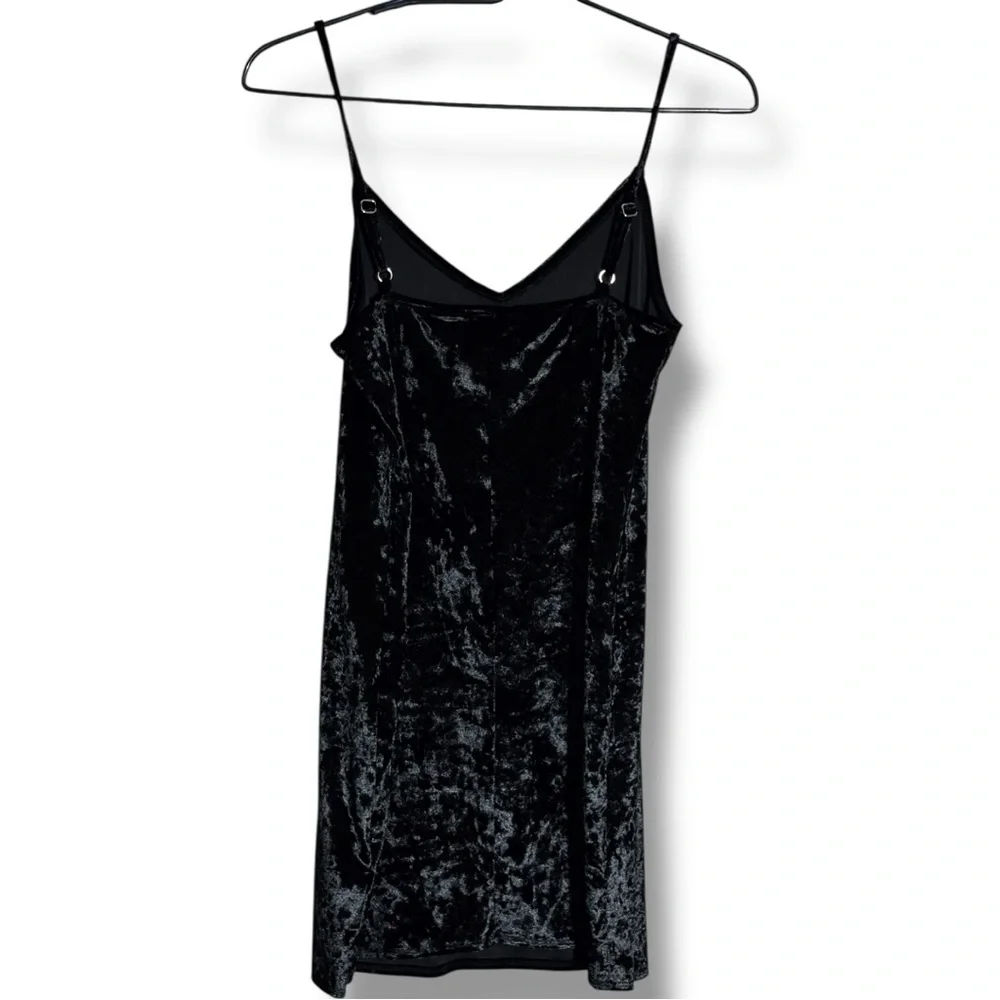 Hollister Black Velvet Sleeveless Adjustable Straps Soft Mini Slip Dress - Picture 15 of 16